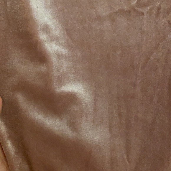 Gibson Velvet Tank with Adjustable Bows Medium - Picture 4 of 5